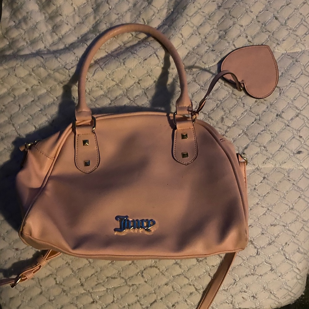 selling handbags